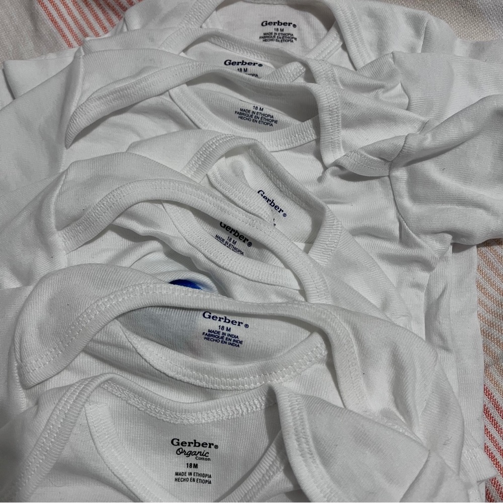 Gerber onsie size 18 Months new collection 7 items Pre love : Box 009: